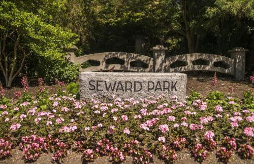 Stylish 3BR Home EV Outlet Near Light Rail - Foto 35