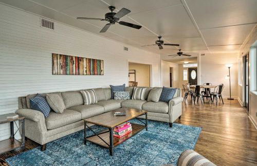 Fire Pit, Pickleball, Pool! Schulenburg Farmhouse - Foto 1