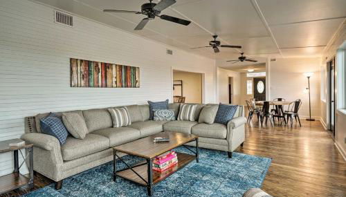 Fire Pit, Pickleball, Pool! Schulenburg Farmhouse - Foto 1