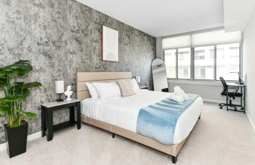 Urban 2BR Oasis with Scenic Rooftop and Gym - Foto 3