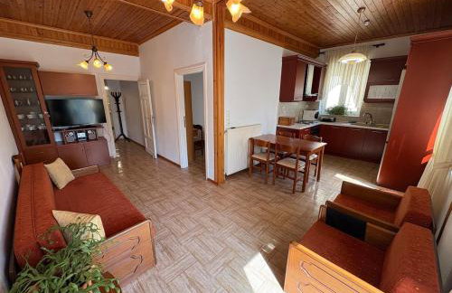 Καπνομάγαζο Λαδιά - Photo 1