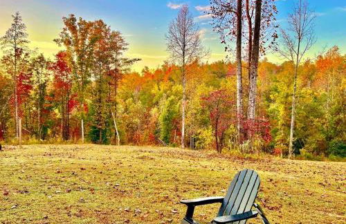 Harmony House - cozy, private mountain home, with firepit and pool table, located 10 minutes from Tryon Equestrian Center, Lake Lure, Local Wineries, and wedding venues - Foto 27