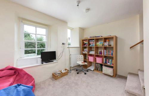 10 Bed Stunning House in village, with Hot Tub - Photo 10