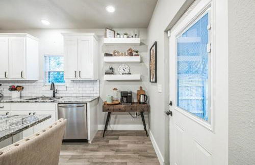 Stunning New Kitchen, Mins to Lake, Gas Firepit, Mins to Glen Rose Medical Center - Foto 19