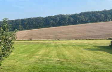 Hunters Cottage - Luxury, high end, hot hub, AC, slipper bath, couples retreat - Photo 48