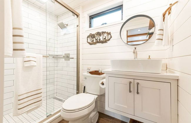 Deer Creek Tiny Container Home-12 Min to Magnolia - Foto 16