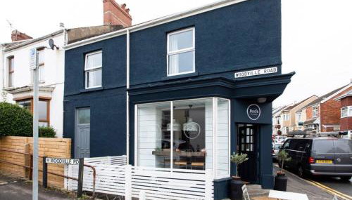 Beautiful Two Bed Mumbles Flat - with parking space - Foto 1