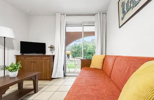 Séjour familial RDC, parking, piscine chauffée - Photo 3