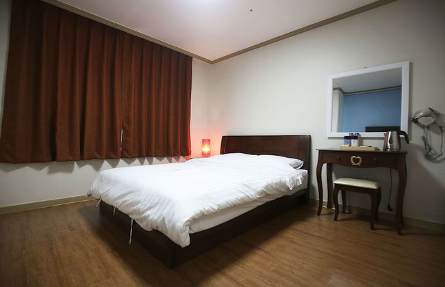 Crystal Residence Hotel - Photo 2