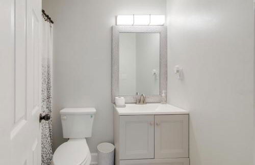 Walk to the Greenline Sleek Cordova Home with Patio - Foto 17