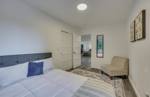 Waterfront Patio! Stylish Family Home in Everett - Photo 24