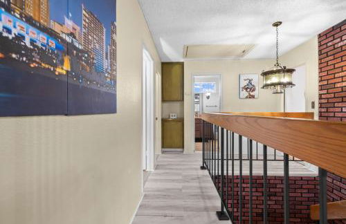 Mira Mesa Family Retreat 4BR with Balcony and Firepit - Photo 64