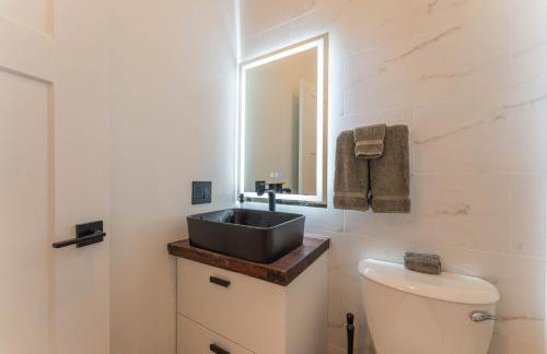 Artisan Oasis-hot Tub Fire Pit 8bd Whole House - Photo 52