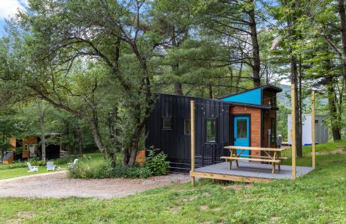 Maple Sugar Shack Tiny House with hot tub & river by Stowe - Foto 16