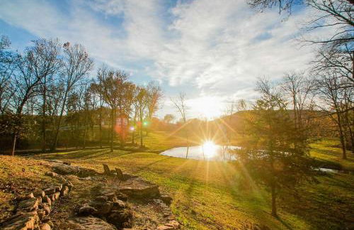 15 Mins to U of A - Pool & Hot Tub - Foto 32