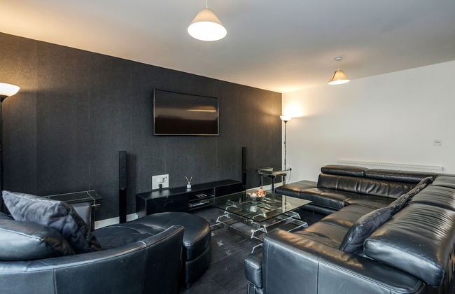 Beautiful 3-bed Apartment in Romford - Photo 15