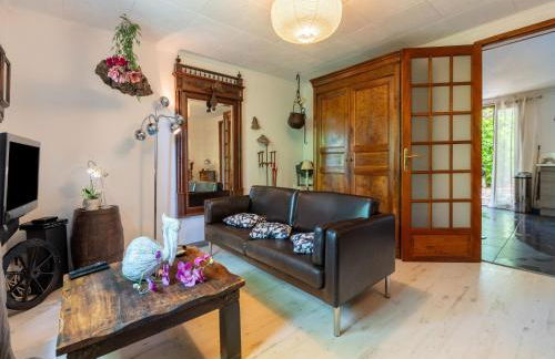 Majestic Holiday Home in Laroque With hot tub - Foto 34