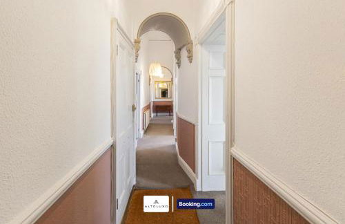 The Ritz 2 Bedroom Serviced Apartment By AltoLuxoExperience Short Lets & Serviced Accommodation With Free Wifi - Foto 8