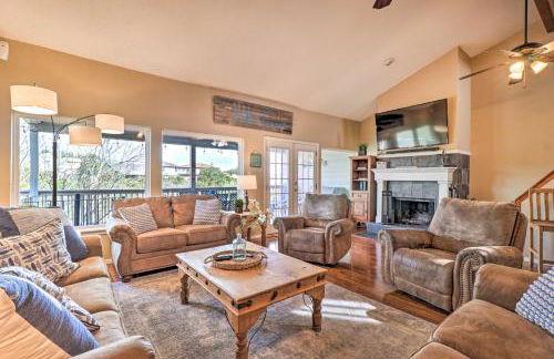 Lakefront Home with Point Venture Golf Access! - Foto 1