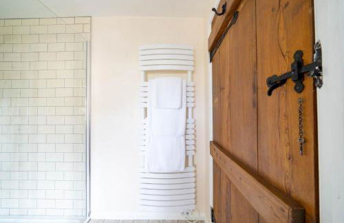 Cotswold Thatched Cottage - Photo 35