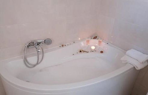 2 Bedroom Lovely Apartment In Viskovo - Photo 27