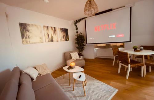 Cinema Apartment Magdeburg - Balkon & Beamer - Foto 7