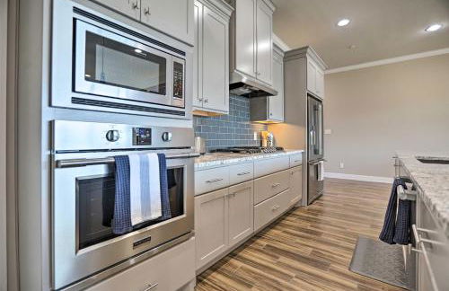 Elegant Lake Conroe Townhome with Boat Slip! - Foto 5