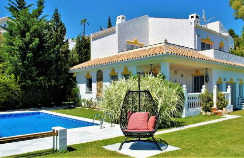 Holiday villa in 10 min from Fuengirola beach with sea views pool BBQ parking WiFi aircon big garden - Photo 32