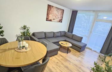 Large Central Apartment - MODERN & Fully Equipped - near fair - Foto 2