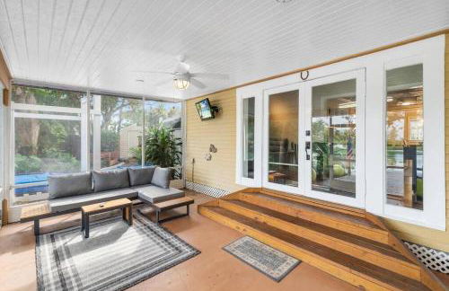 Tropical Oasis Located Near Lake With Pool and Hot Tub - Foto 8