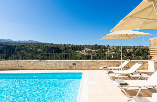 Ilys Home, a Country-chic Retreat with Pool & BBQ, By ThinkVilla - Photo 12