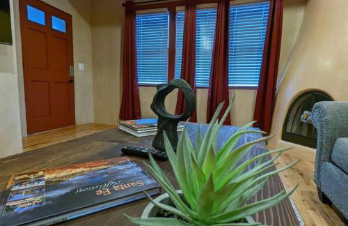 Enchanted Casita with Private Outdoor Hot Tub and Patio, Near Santa Fe Plaza, Sleeps 4 with free parking - Foto 12