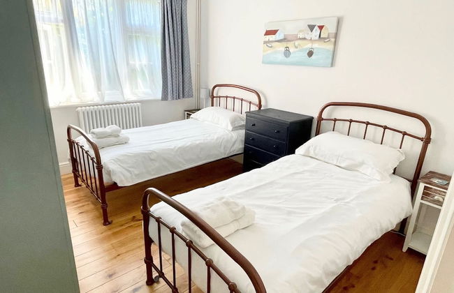 Charming Seaside Cottage - 5-min Walk to Beach - Photo 21