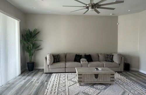 Beautiful New construction home - New Pool & Spa! - Foto 68