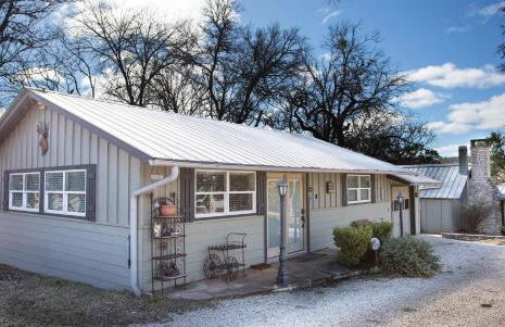 Hill Country Retreat - 1BR Cabin w Nature Views - Photo 5