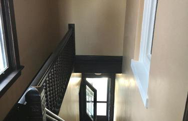 Historic Upstairs Apartment - Foto 23