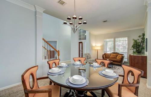 Luxury Pool Home Near Sugar Land Town Center - Photo 29