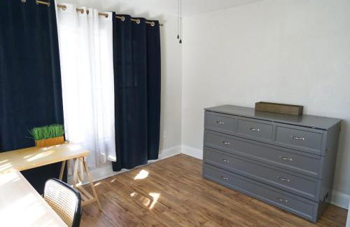 Cozy bungalow with Luxe Yard, Firepit, Pergola Area - Foto 34