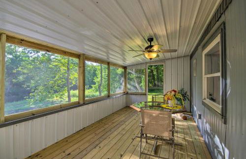 Unique Creekside Escape - Enjoy On-Site Goats! - Foto 6