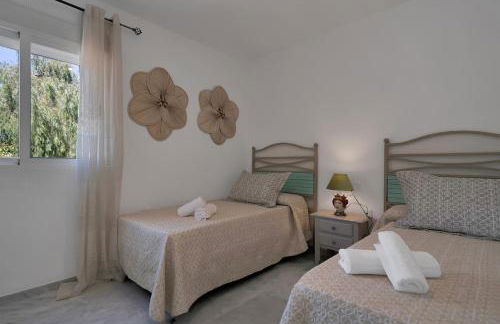 Tropical Chic Apartment in San Pedro Marbella - SAN MARINO III - Photo 15