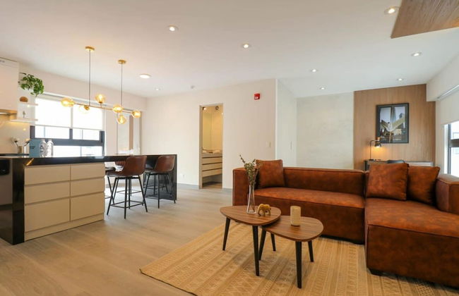 w Captivating 1BR in Miraflores - Photo 3