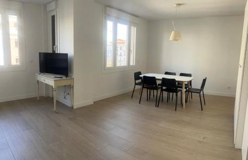 Apartaments Plaza Príncipe Viana - Photo 11