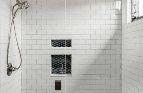 Cozy Bungalow Retreat Walking Distance to Downtown - Photo 9