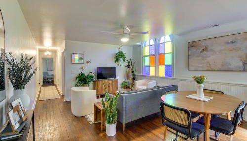 Newry Retreat in Converted Church with Shared Patio! - Foto 4