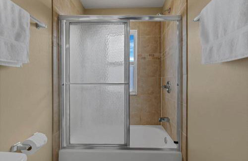 Your Central Columbus Retreat Awaits 5 BR 2 Bath - Foto 22