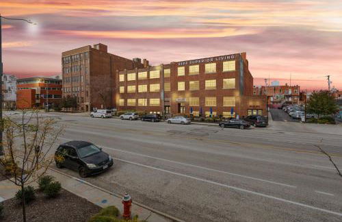 2125 Superior Living - Photo 6