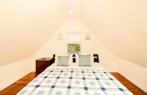 988 - 2 4BR Boston Cozy Getaway near Geneva Cliffs - Foto 26