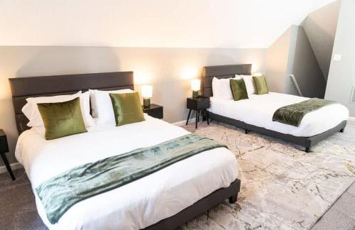 Spacious Vaulted 4BR Family Home Near Mall of GA Sleeps 12 - Foto 29