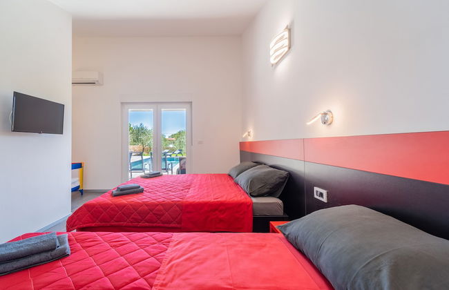 Modern Villa With Pool and Terrace - Foto 2