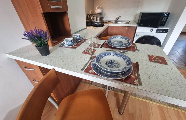 1 Bed Homey Two Floor Apartment - 200mbps Wi-fi! - Photo 8